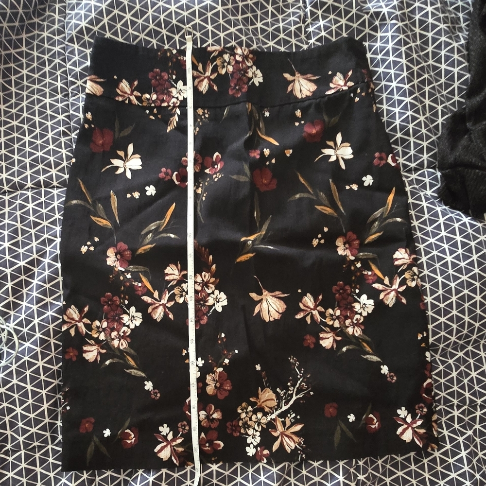 Margaret M Black Floral Pencil Skirt